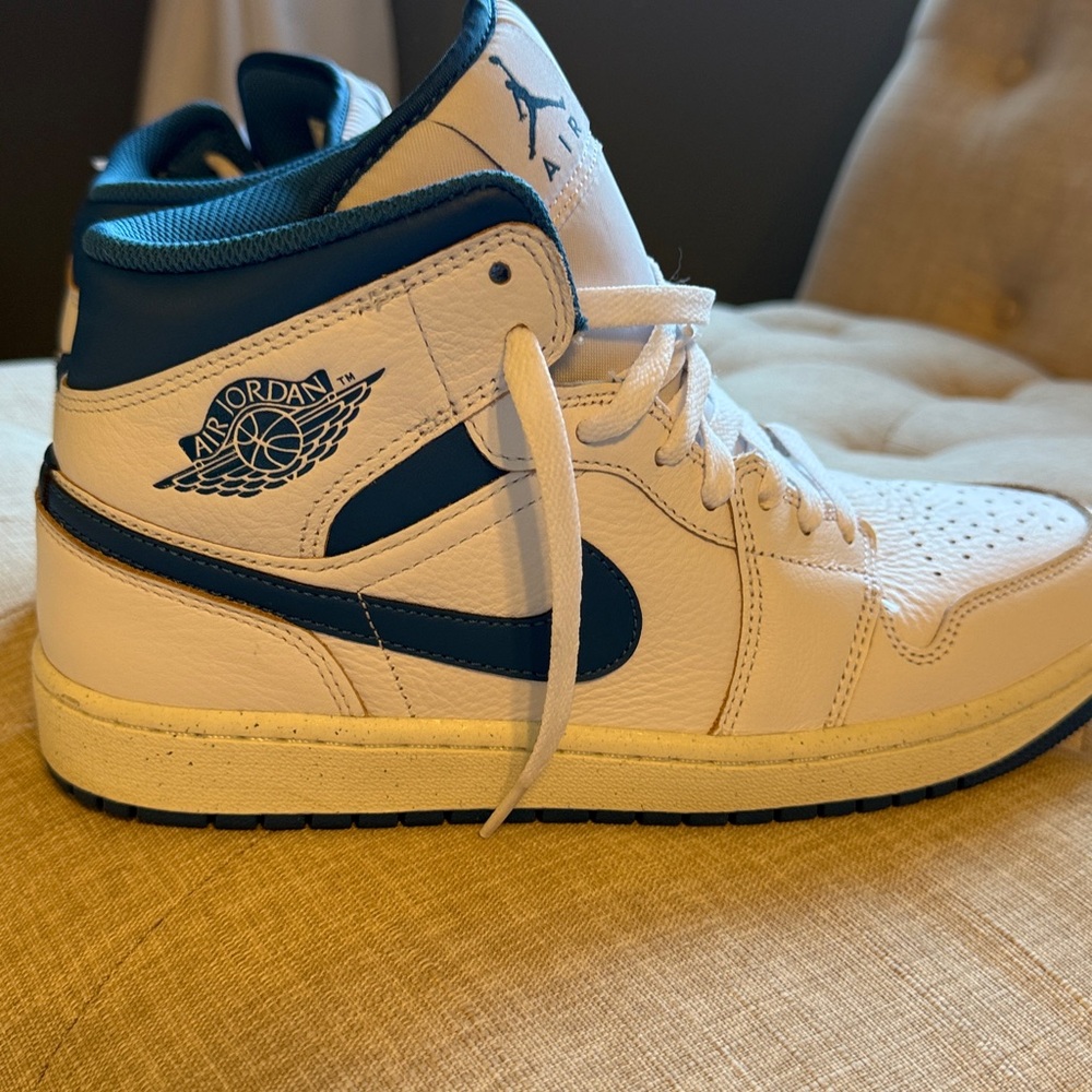 Men's Nike Jordan White and Blue Sneakers - Picture 4 of 8